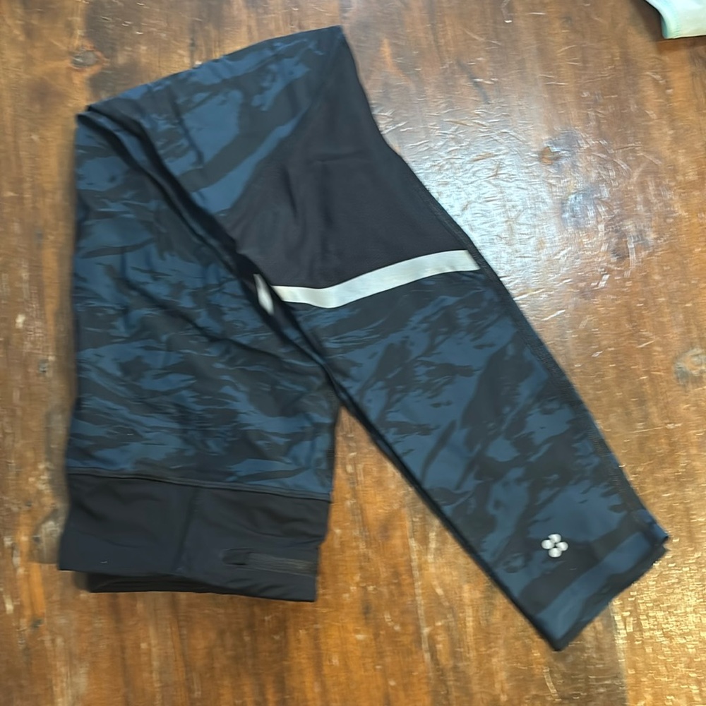 Zero Gravity Run Leggings Short
Size M
Brand New with tag
